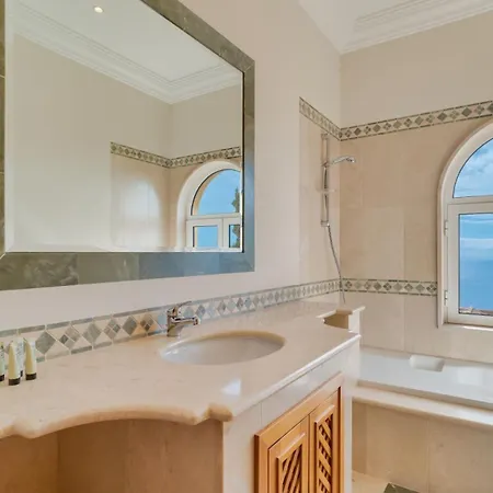 Gasparini Palheiro Village By Madeira Villa *