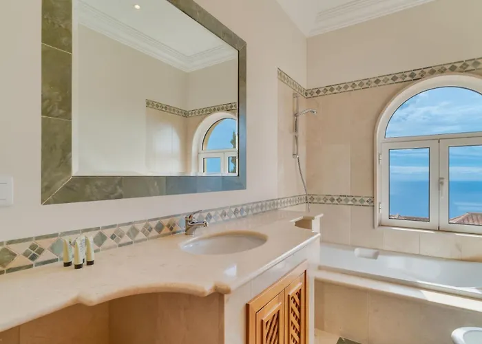 Gasparini Palheiro Village By Madeira Villa *